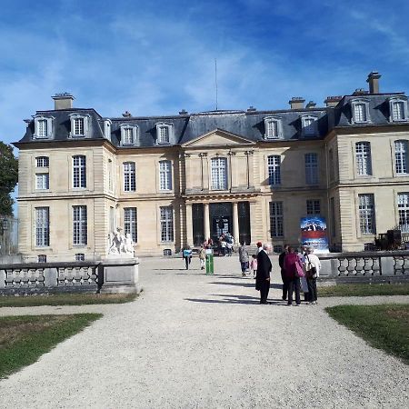 Residence Le Chateau Champs-Sur-Marne Exterior photo