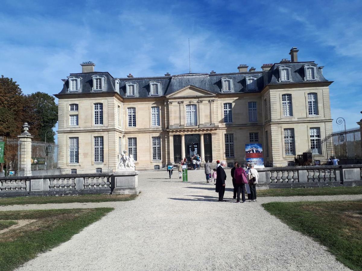 Residence Le Chateau Champs-Sur-Marne Exterior photo